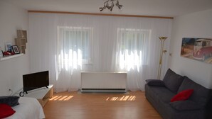 Unclassified image, 2 of 16, button - Apartment R&A Naftolin's (Nuremberg)