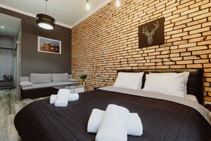 Deluxe Apartment, 1 Queen Bed with Sofa bed, Hot Tub | Iron/ironing board, cribs/infant beds, free WiFi - Leo Apartments Main Square (Kraków)