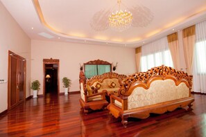 Executive Suite, 1 King Bed, Non Smoking, Pool View | Minibar, in-room safe, desk, laptop workspace - Bayon Era Hotel (Siem Reap)