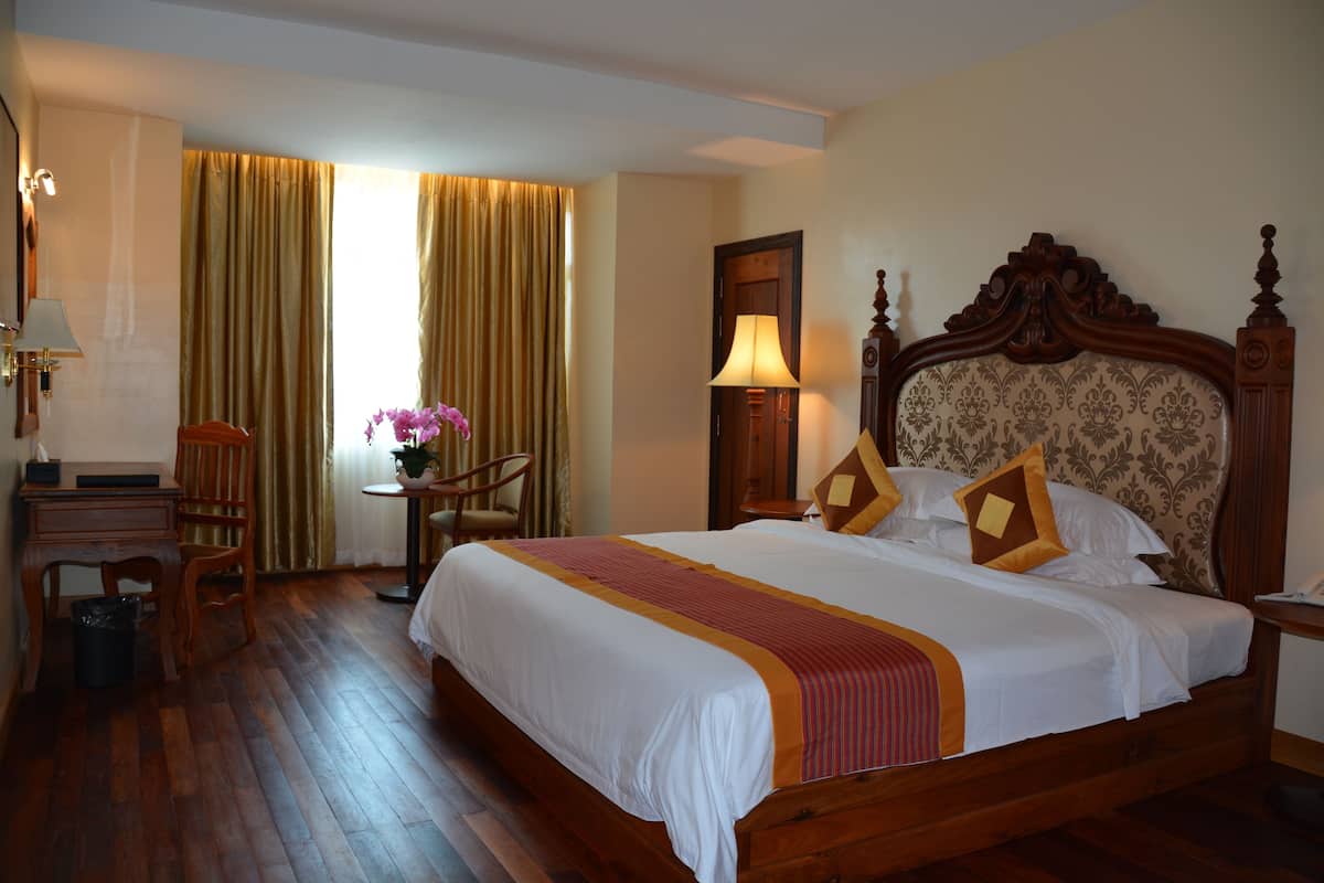 Deluxe Twin Room - City View - Free Pick Up and Transfer | Minibar, in-room safe, desk, laptop workspace