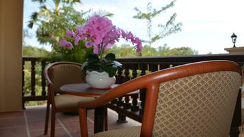 Deluxe Twin Room - City View - Free Pick Up and Transfer | Balcony