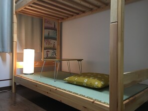 مكتب وستائر تعتيم وواي فاي مجانًا