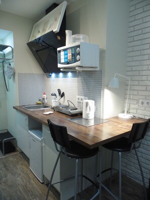 開放式客房, 簡易廚房 | 私人小型廚房 | 電冰箱、微波爐、咖啡機/沖茶器