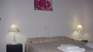 Economy Apartment, 2 Bedrooms, Beachfront | Iron/ironing board, WiFi (free), bed sheets - AlgarveHauses (Albufeira)