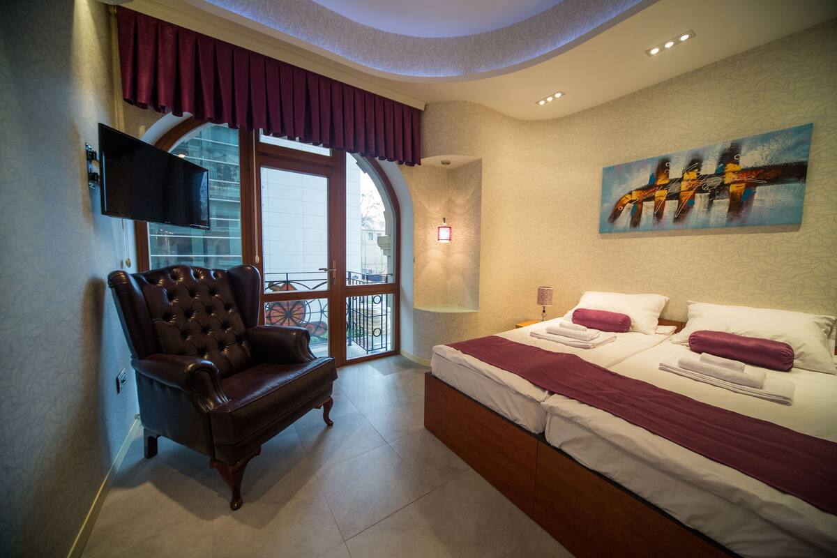 Premium bedding, free WiFi