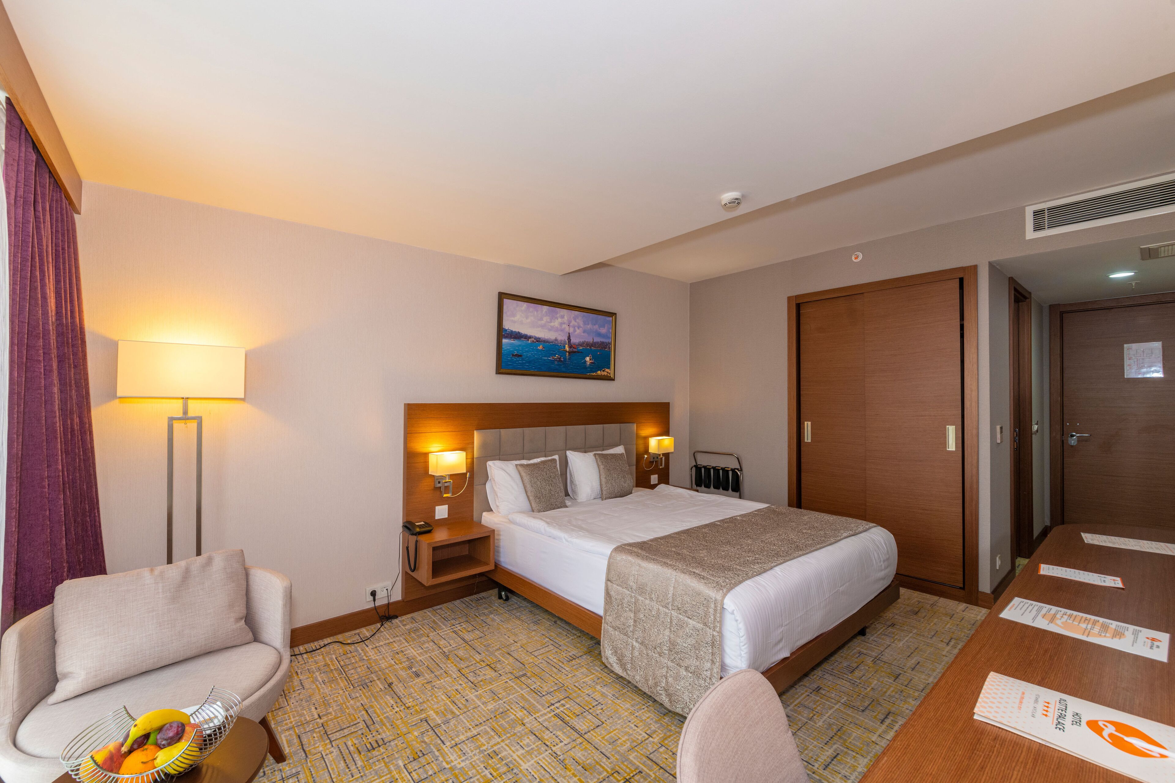 Photo - Land Park Hotel