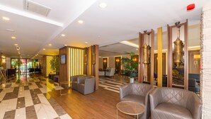 A spacious lobby with a checkered floor, leather seating, and a modern chandelier. - Land Park Hotel (Istanbul)