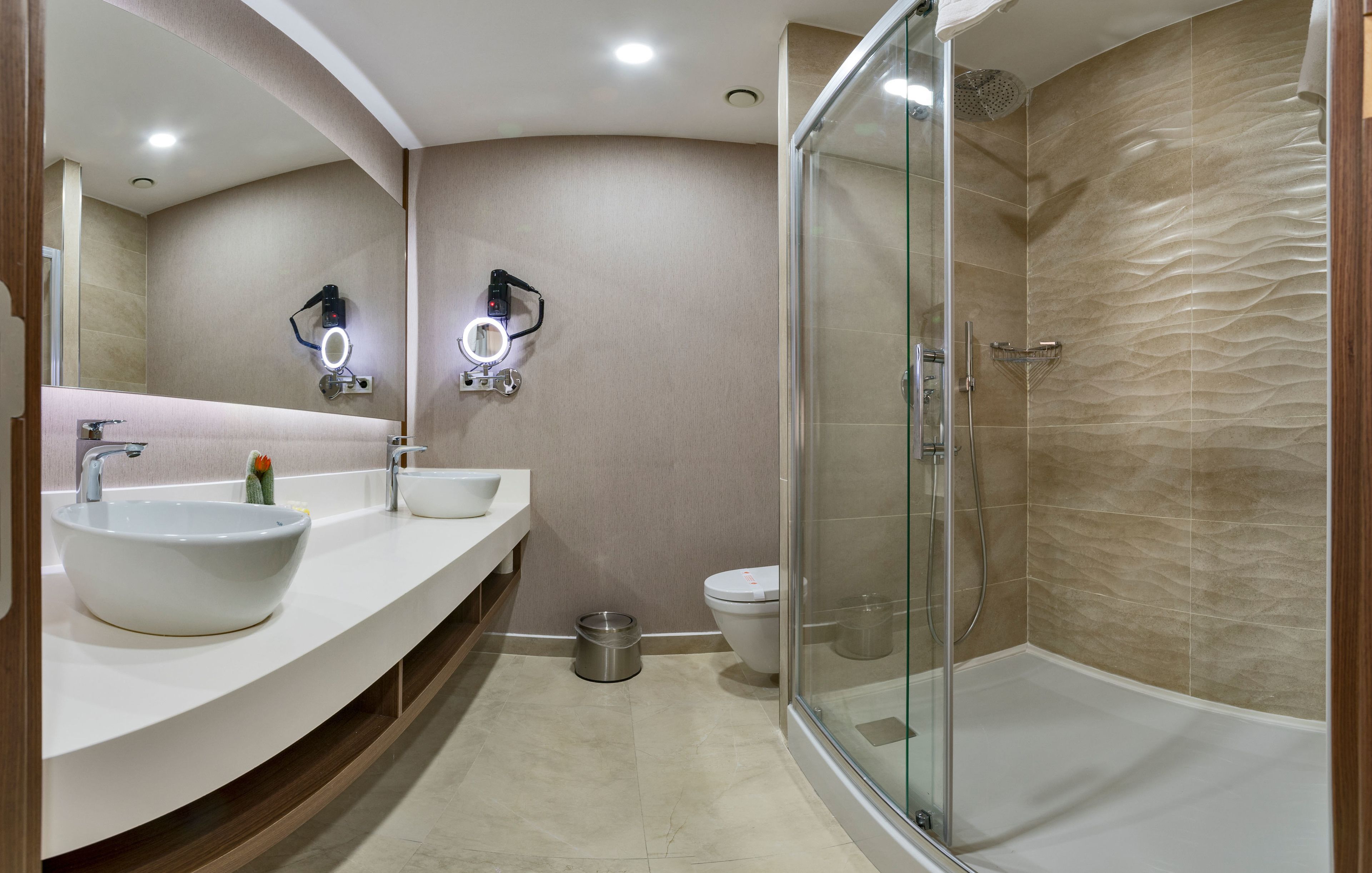 deluxe suite, sea view | bathroom | shower, rainfall showerhead, free toiletries, hair dryer