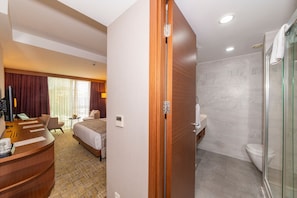 1 bedroom, minibar, in-room safe, desk