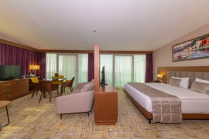 Deluxe Suite, Lake View