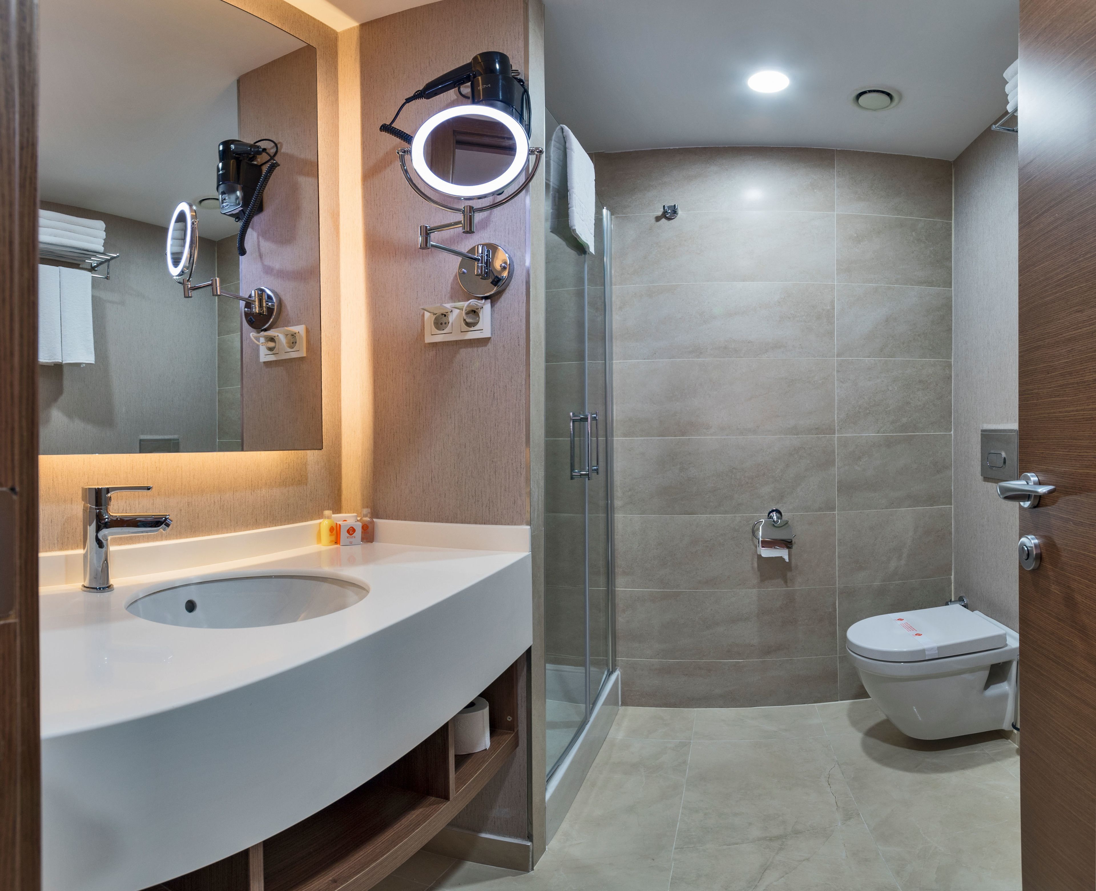 shower, rainfall showerhead, free toiletries, hair dryer