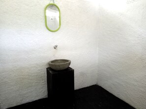 Sovsal | Badrum | Dusch, gratis toalettartiklar och handdukar