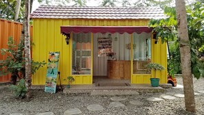 Check-in/check-out kiosk - Hau Eco Lodges Citumang (Parigi)
