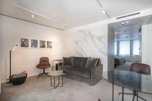 One-Bedroom Suite | Sengetøy av topp kvalitet, minibar, safe på rommet og skrivebord