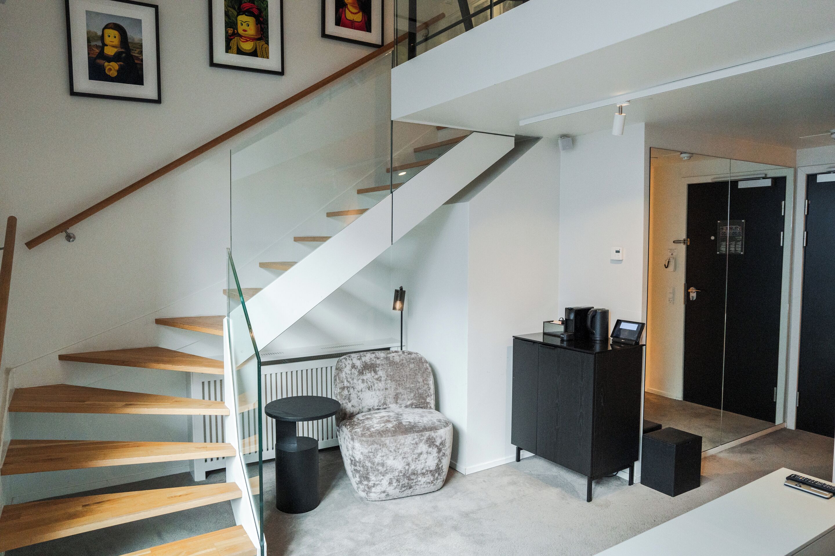 One-Bedroom Suite | Sängtillbehör av högsta kvalitet och minibar