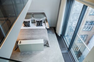 One-Bedroom Suite | 高档床上用品、迷你吧、客房内保险箱、办公桌