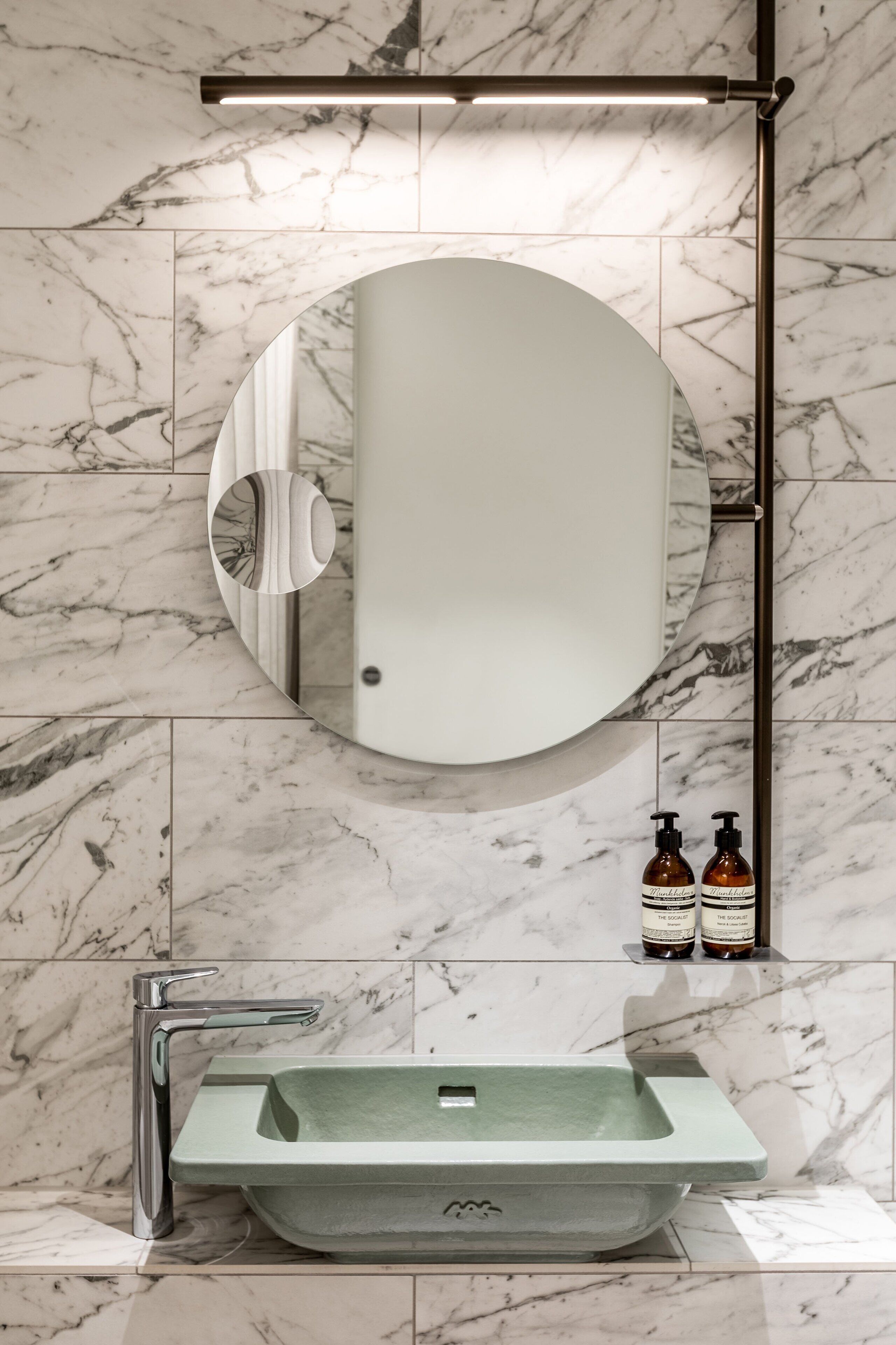 shower, hydromassage showerhead, designer toiletries, hair dryer