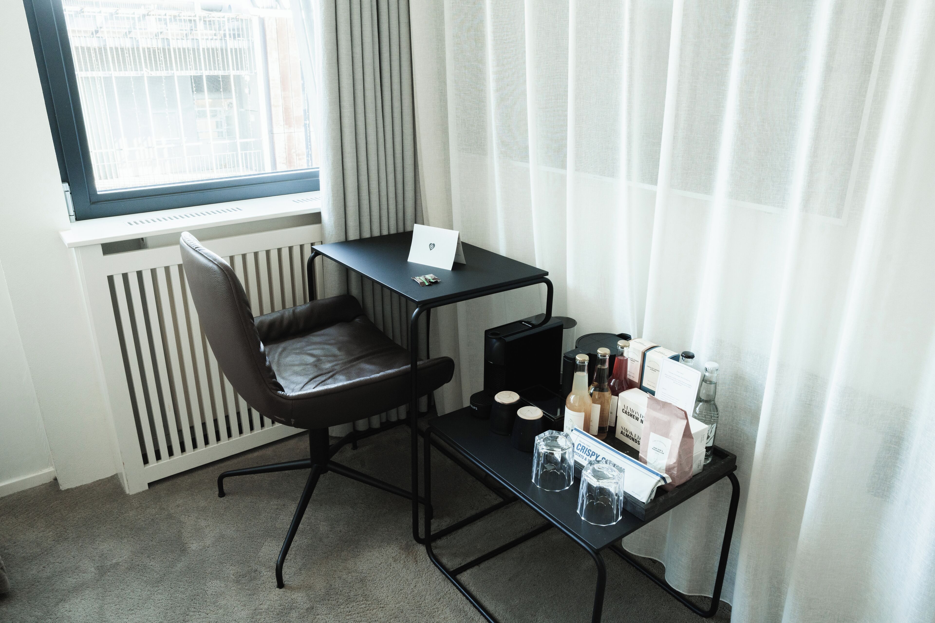 standard room | premium bedding, minibar, in-room safe, desk