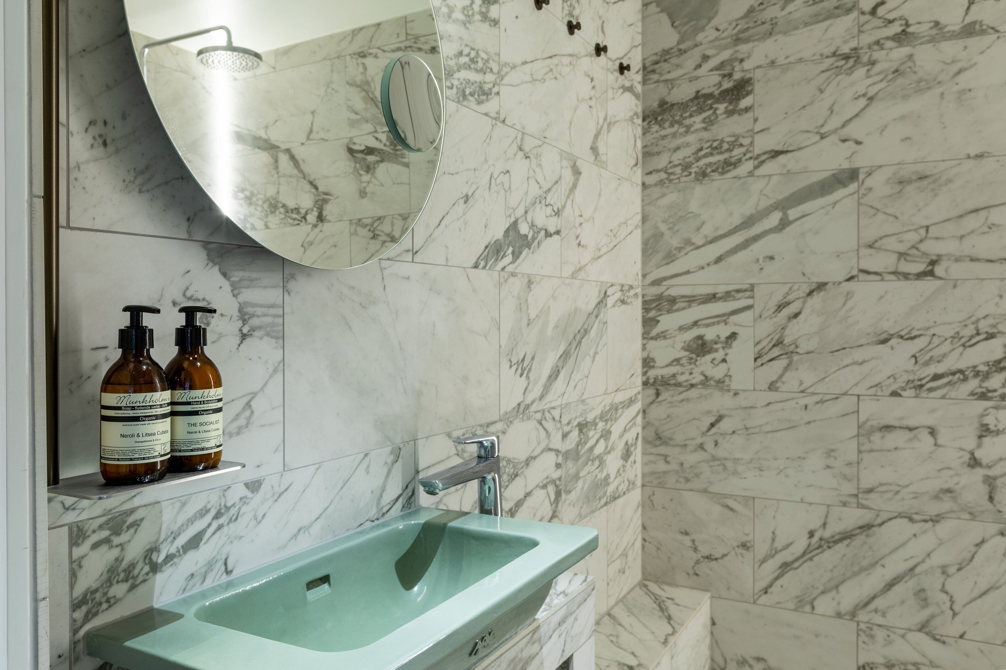 shower, hydromassage showerhead, designer toiletries, hair dryer