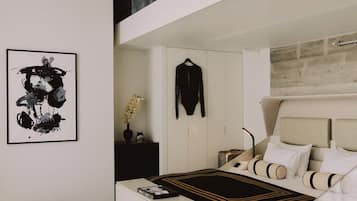 Premium Suite (Private Roof-top Terrace) | Premium-sengetøj, minibar, pengeskab på værelset, skrivebord
