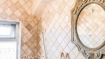 Classic Double Room | Bathroom | Separate tub and shower, free toiletries, hair dryer, slippers