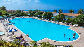 Seasonal outdoor pool