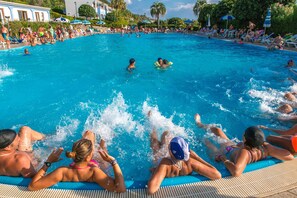 Piscine extérieure (ouverte en saison)