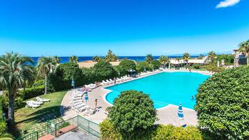 Seasonal outdoor pool