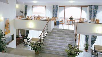 1 bedroom, desk, bed sheets