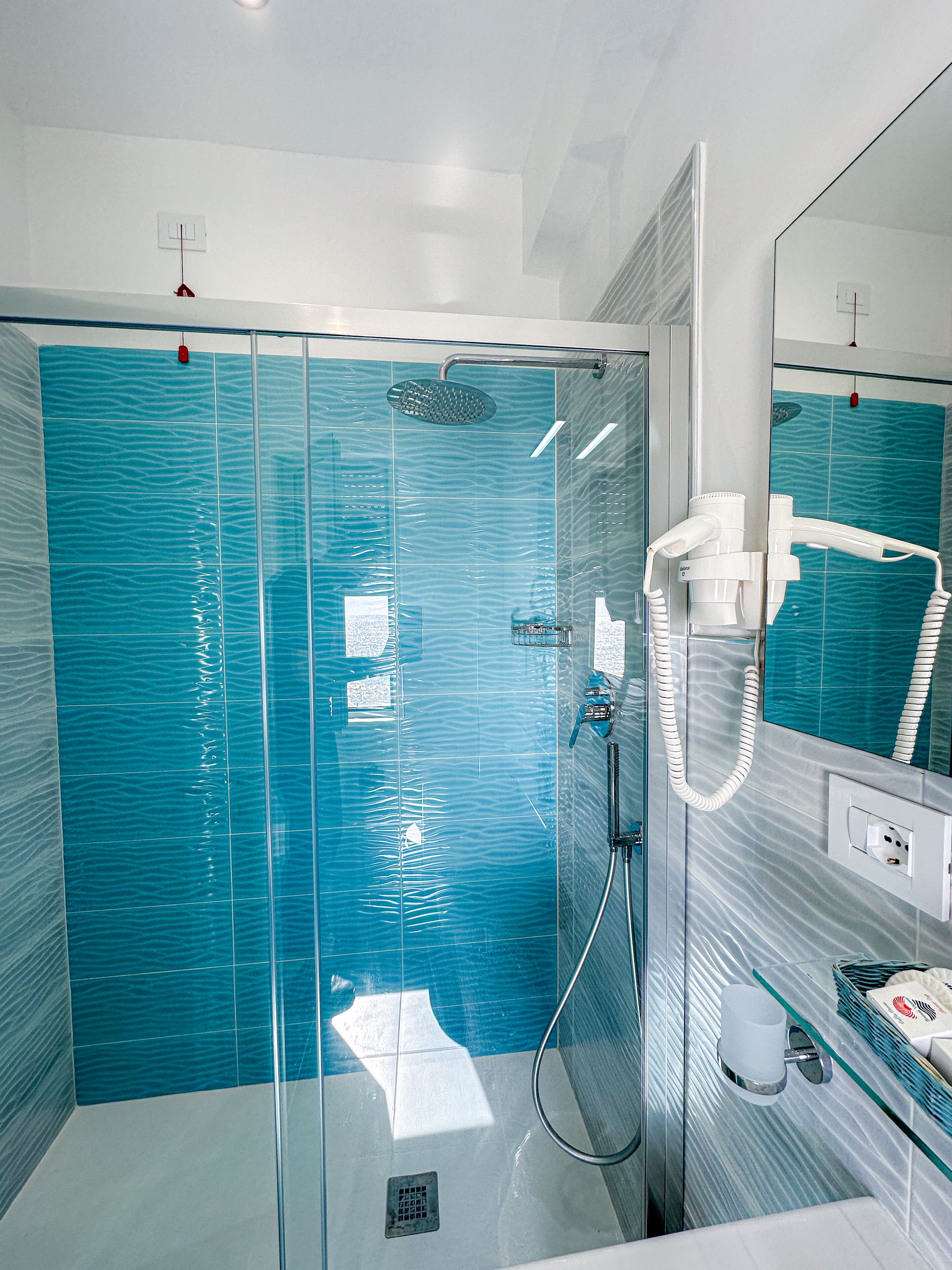 superior double room, sea view | bathroom | shower, free toiletries, hair dryer, bidet