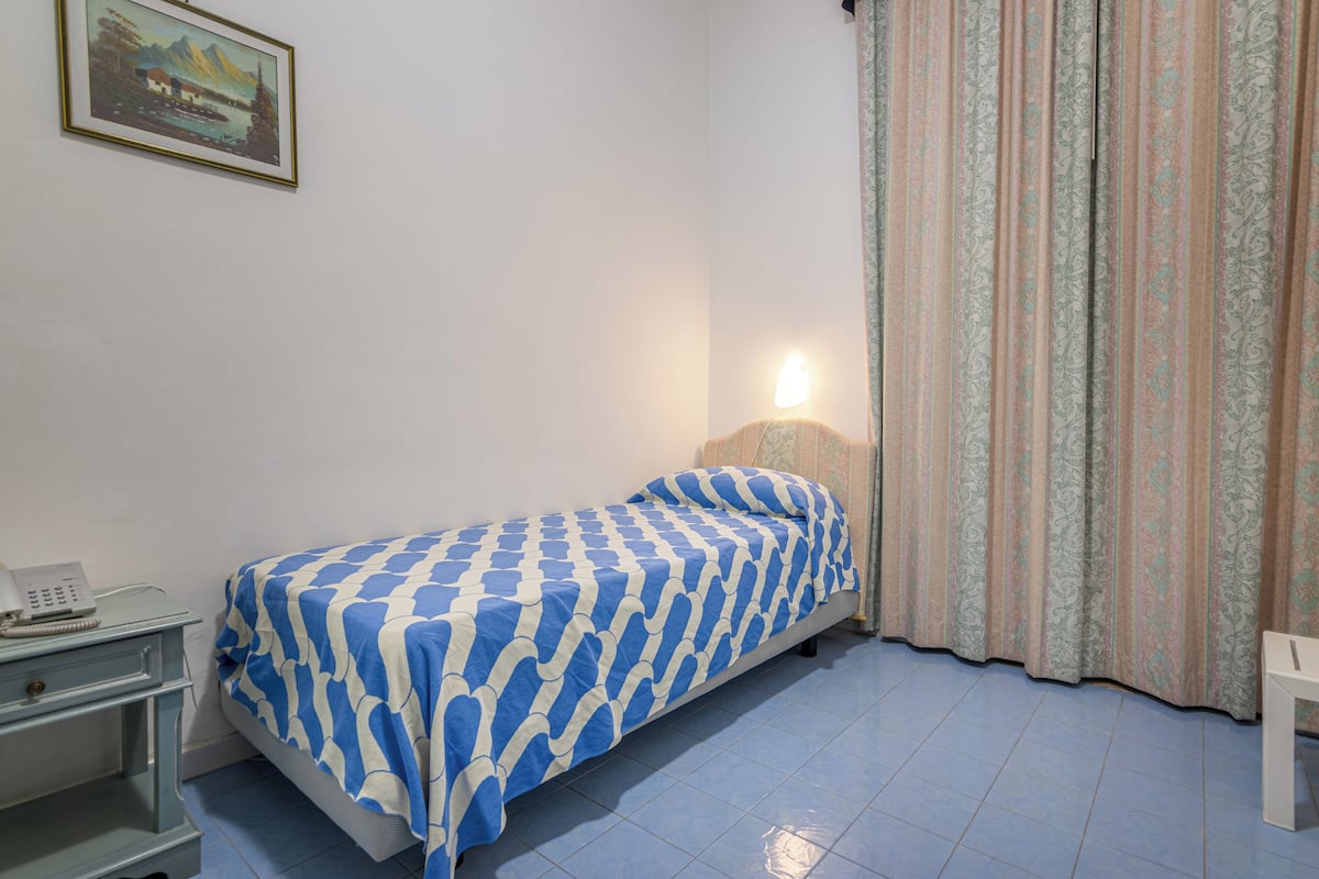 Standard Single Room | Minibar, in-room safe, individually furnished, desk