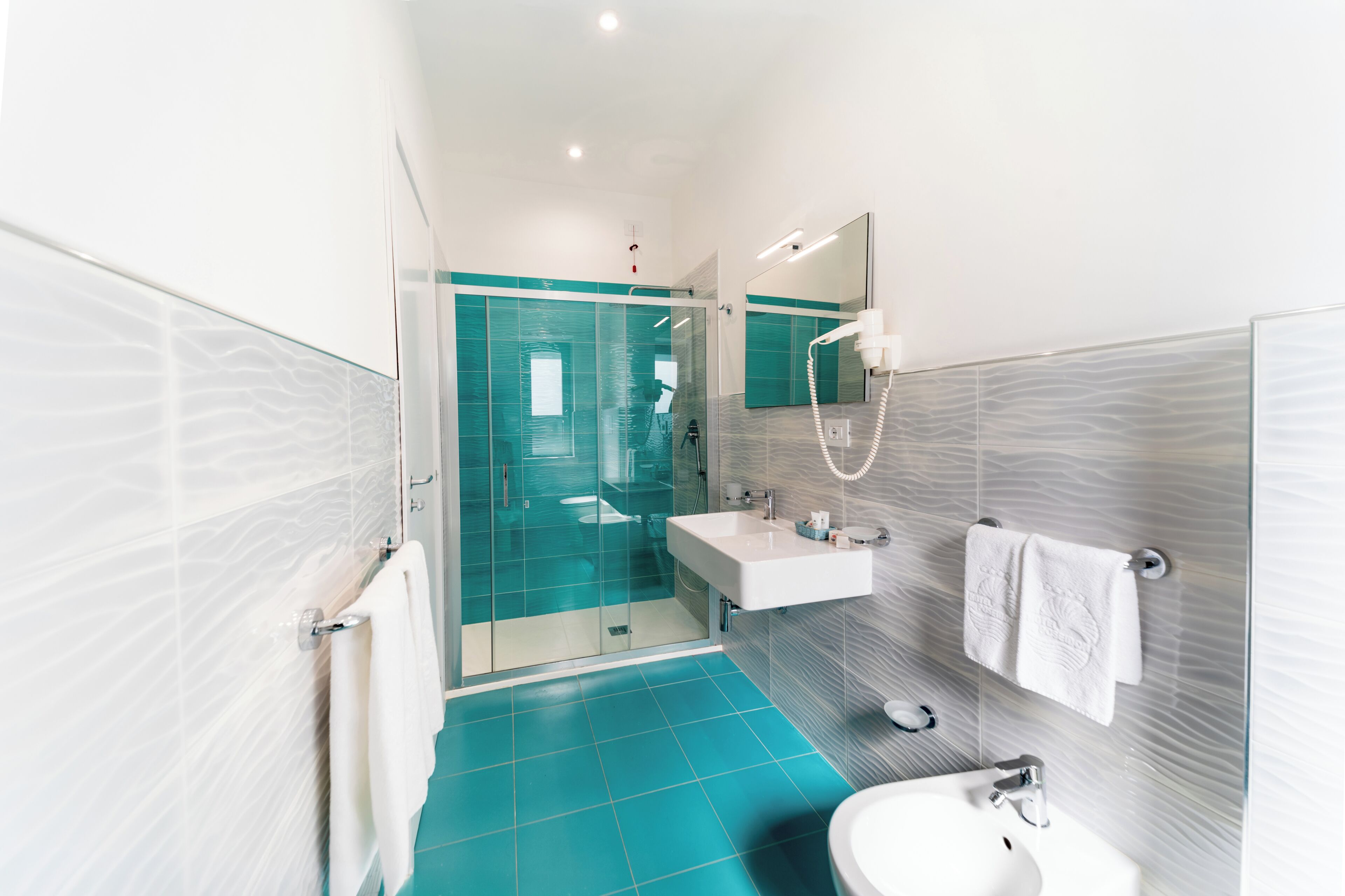 Economy Double Room, Garden View, Annex Building | Bathroom | Shower, free toiletries, hair dryer, bidet