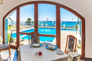 Breakfast, lunch, dinner served; local cuisine, pool views  - Hotel Poseidon (Belvedere Marittimo)