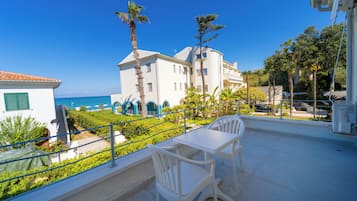 Economy Triple Room, Garden View, Annex Building | Terrace/patio