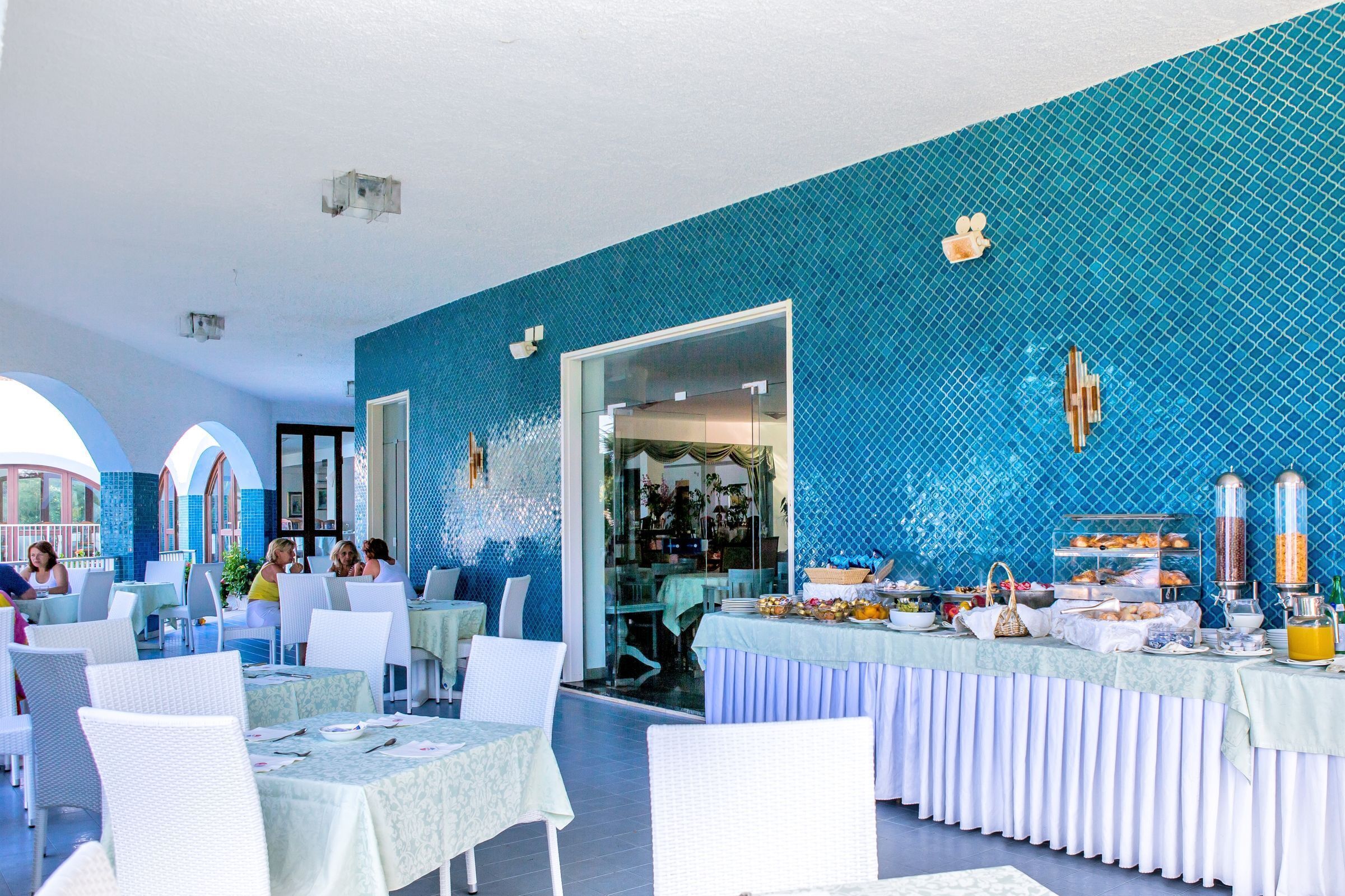 Colazione a buffet inclusa, servita tutte le mattine 