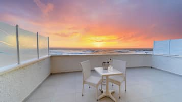Deluxe Double Room, Sea View | Terrace/patio