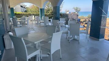 Petit déjeuner buffet compris tous les jours