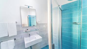 Superior Triple Room, Sea View, Sea Facing | Bathroom | Shower, free toiletries, hair dryer, bidet