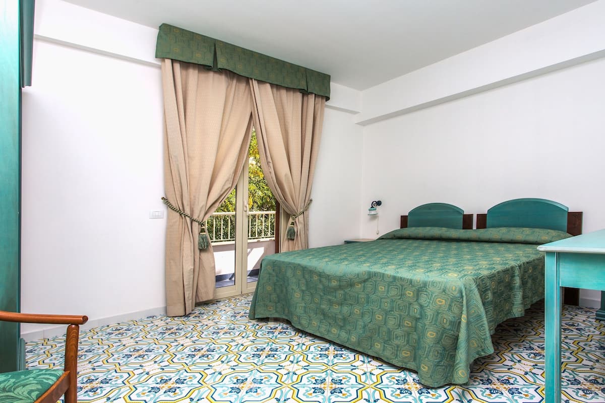 1 bedroom, in-room safe, desk, bed sheets