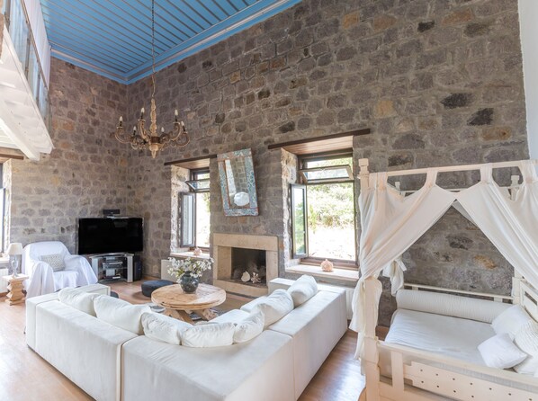 Deluxe Villa, 4 Bedrooms, Sea View, Sea Facing | Living room | Flat-screen TV, fireplace