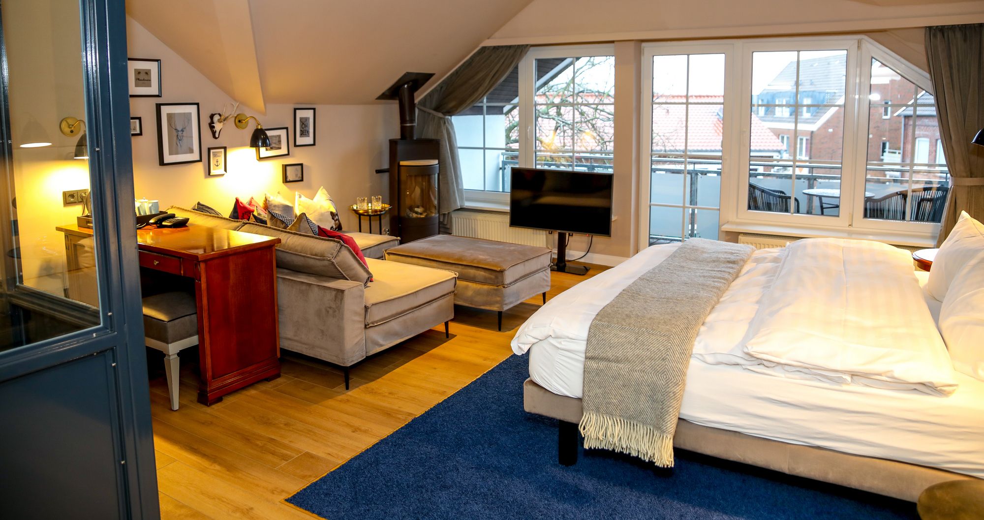 loft, balcony | premium bedding, down duvets, minibar, in-room safe