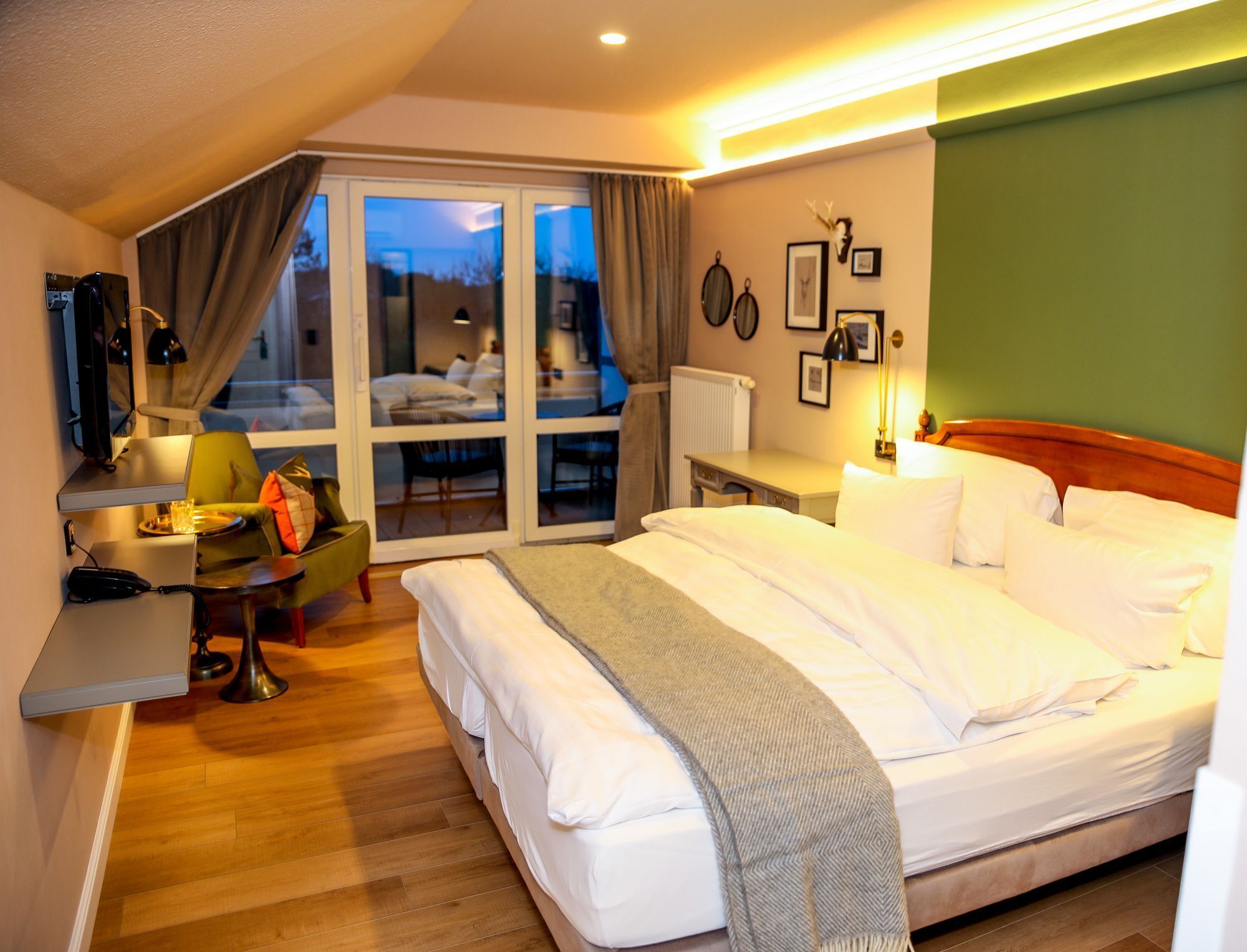 Ropa de cama de alta calidad, edredón y minibar 