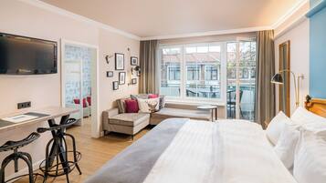 Studio, Balkon | Wohnbereich | Plasmafernseher, BĂŒcher