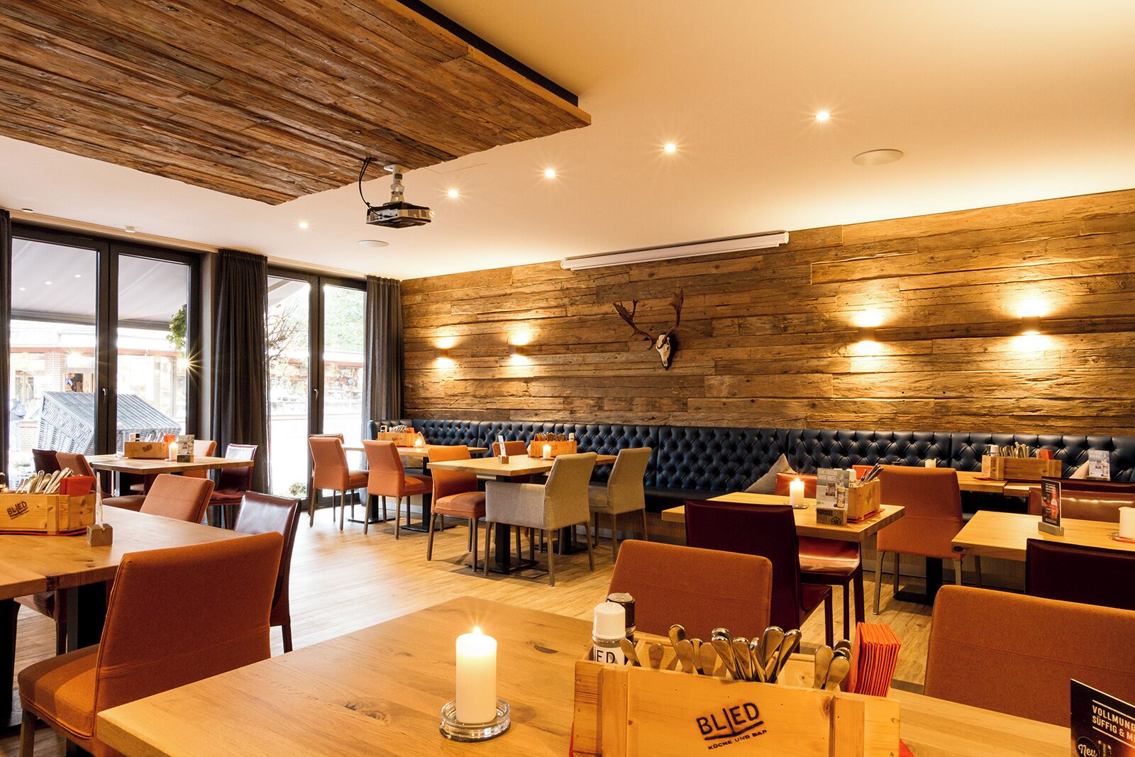 lunch, dinner served; local cuisine, al fresco dining