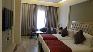 Basic Twin Room | In-room safe, desk, iron/ironing board, rollaway beds