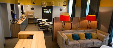 Morgenmadsbuffet hver dag (14 EUR pr. person)