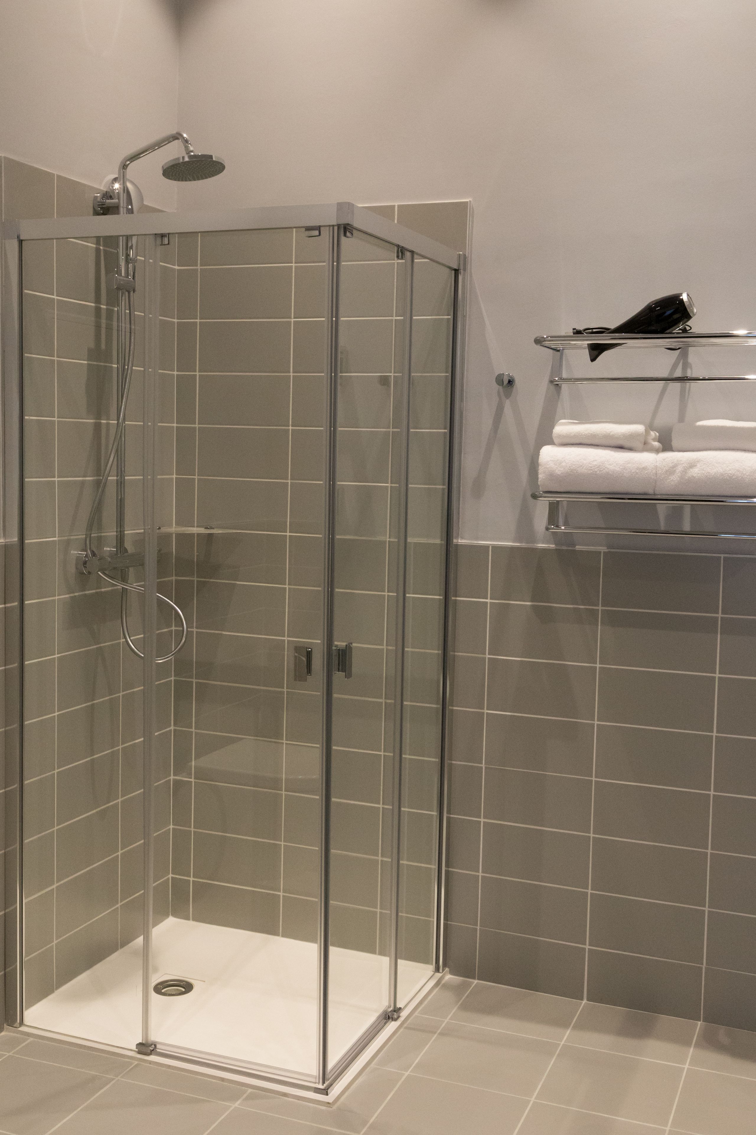 suite | bathroom | free toiletries, hair dryer, towels