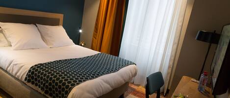 Chambre de base double, 1 lit double | 1 chambre, literie de qualitĂ©, bureau, systĂšme dâinsonorisation