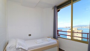 Apartment, 2 Schlafzimmer, Meerblick | 2 Schlafzimmer, Verdunkelungsvorhänge, Bügeleisen/Bügelbrett