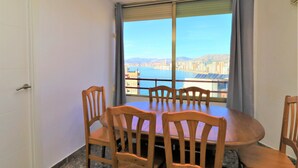 Apartment, 2 Schlafzimmer, Meerblick | Wohnbereich | Flachbildfernseher